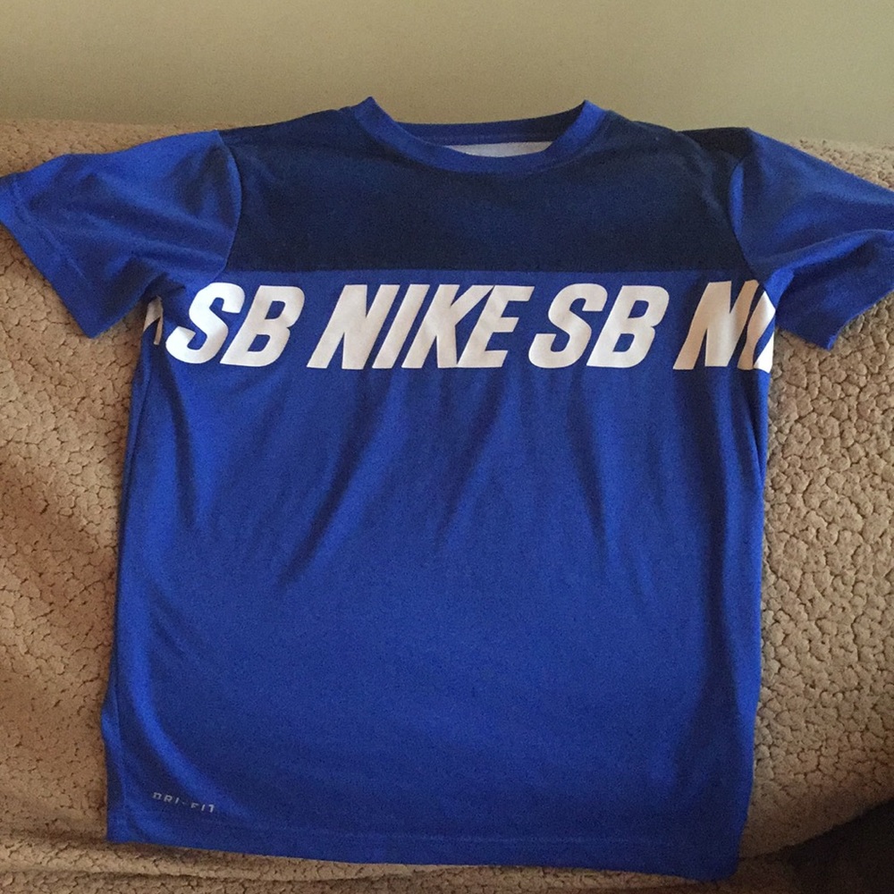 Boys Nike SB dri fit t shirt